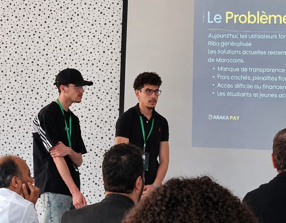 Équipe CMO48 présentant son projet devant le jury